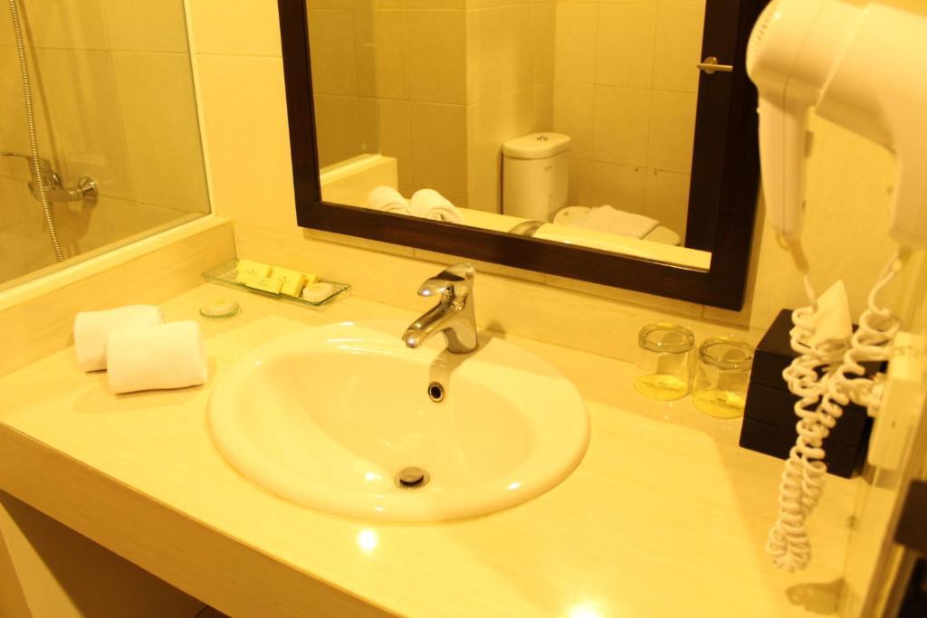 Hotel Santika Bengkulu Exterior foto